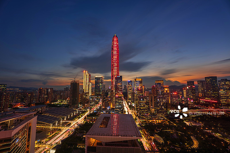 深圳福田CBD中心商业区写字楼入夜蓝调繁华灯光城市图片素材