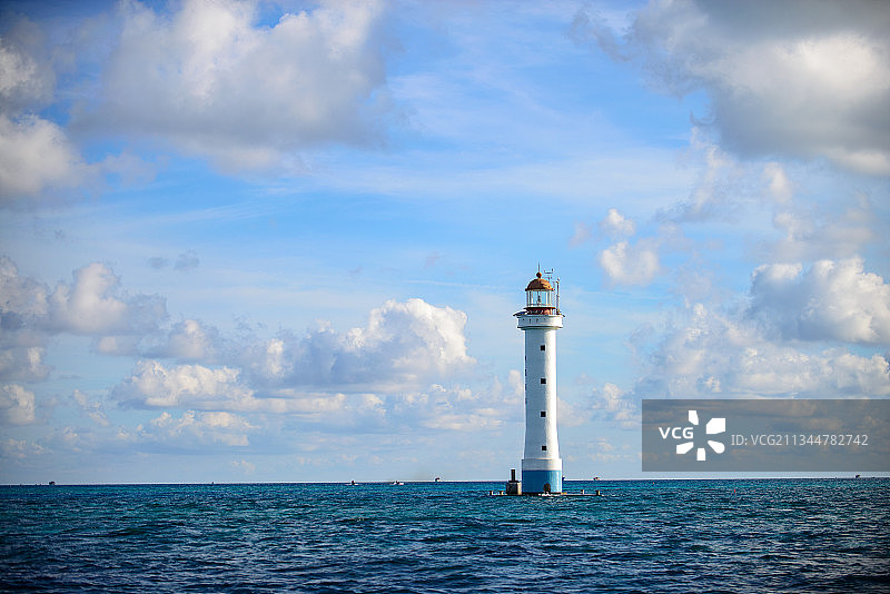 西沙群岛北礁灯塔涨潮图片素材