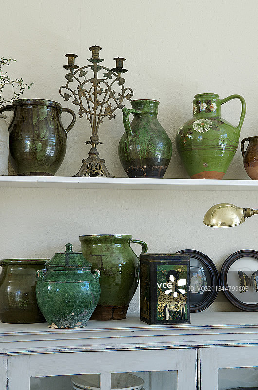 绿色调老式陶罐与花瓶装饰品合集图片素材