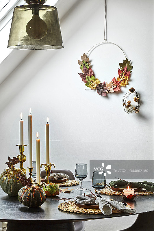 秋季装饰餐桌摆设图片素材