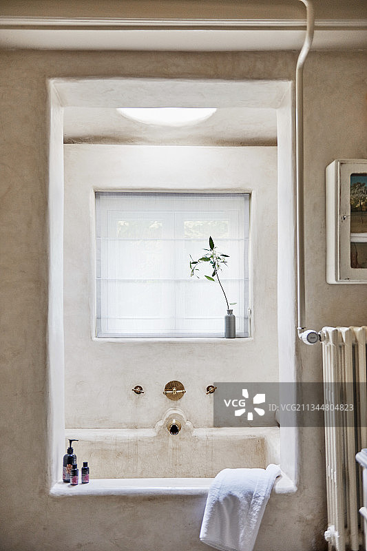 地中海风格的砖石浴缸入口图片素材