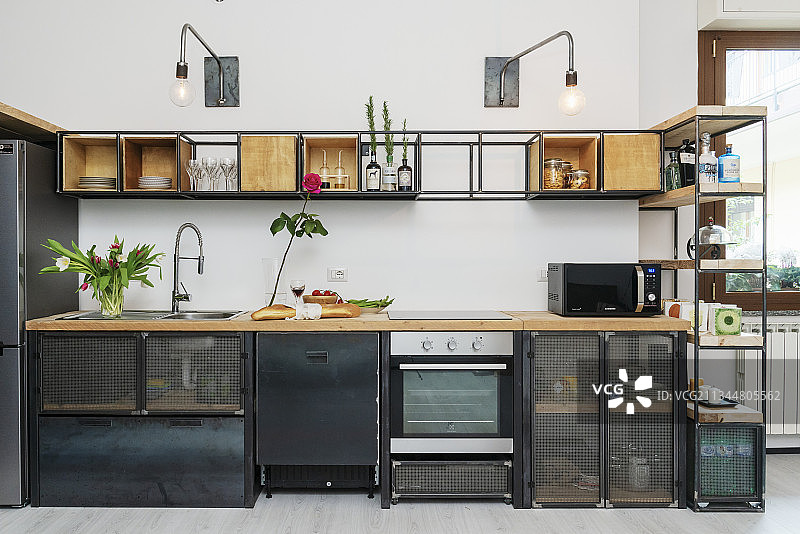 木质和金属厨房橱柜图片素材
