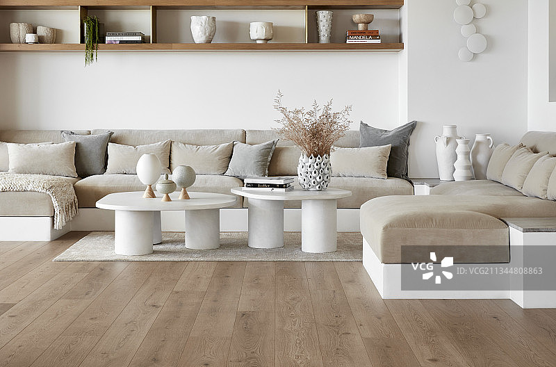 米色和白色波西米亚风格客厅图片素材