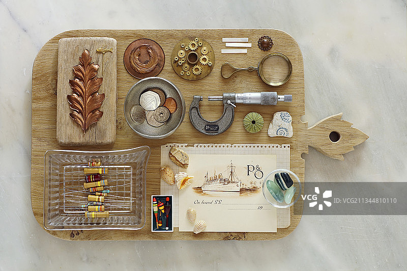 铜和黄铜的折衷主义办公桌配件系列图片素材