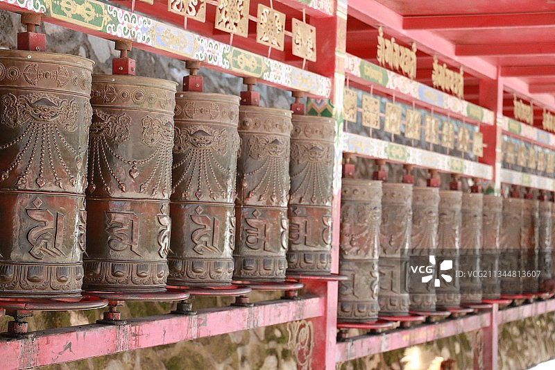 塔尔寺转经筒图片素材
