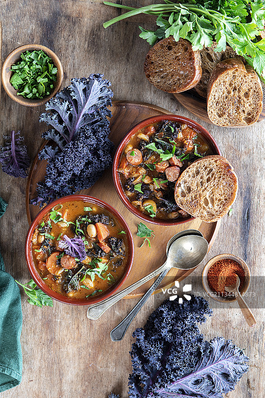 羽衣甘蓝香肠豆汤图片素材