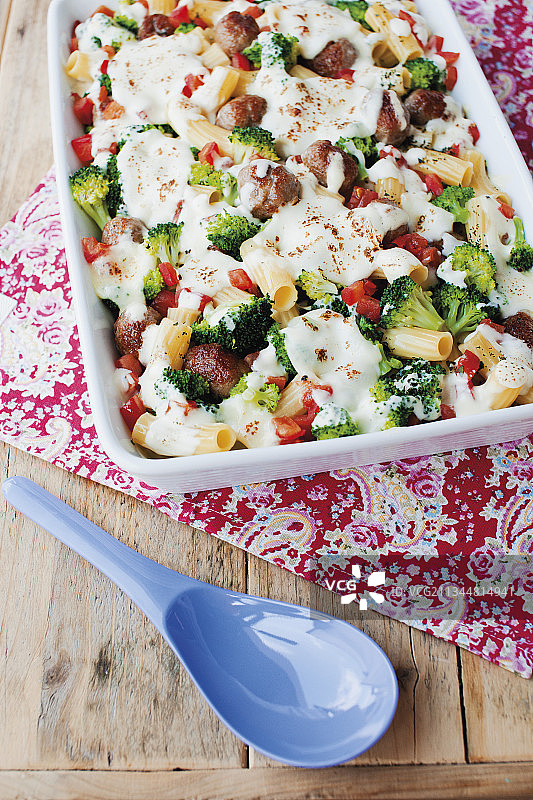 香肠马苏里拉西兰花焗扭纹面图片素材