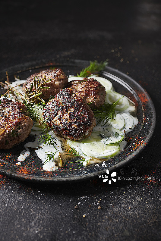 黄瓜沙拉鹿肉丸图片素材