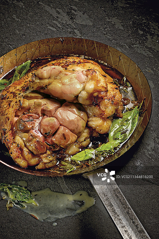 罗勒芥末酱煎小牛腰图片素材