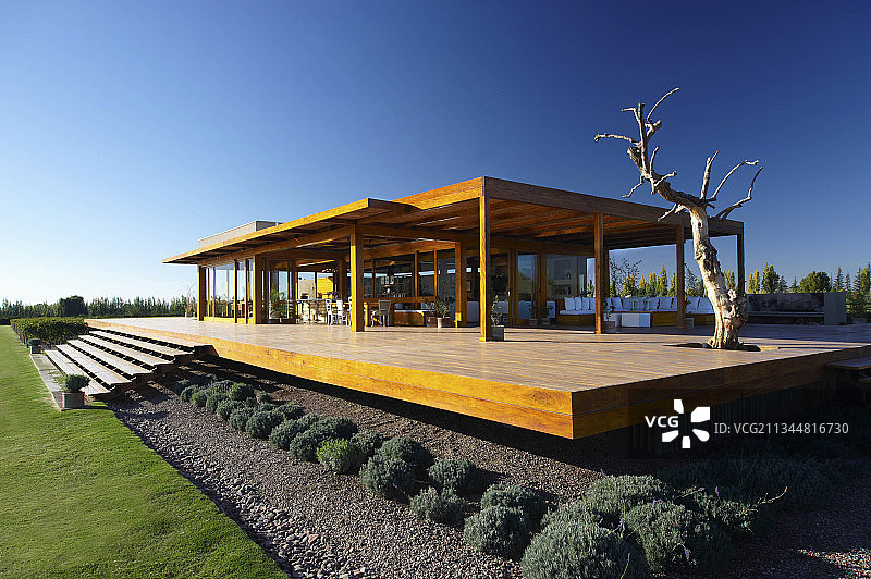 阿根廷安第斯白马酒庄的露台图片素材