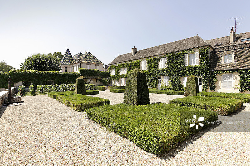 博纳布夏尔城堡的主楼和公园，法国勃艮第图片素材