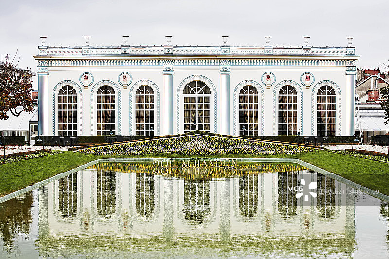 法国香槟区酩悦香槟酒庄主楼及公园图片素材