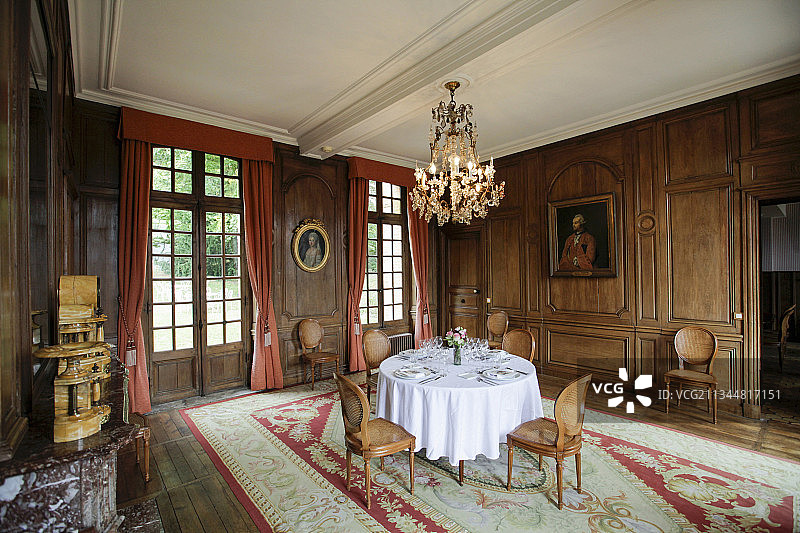 历史房间内的餐桌，泰亭哲香槟，法国图片素材