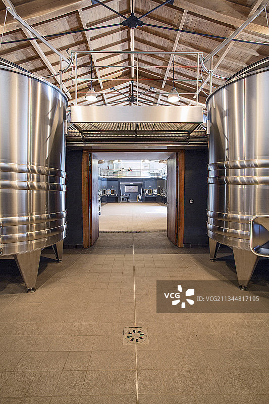 法国波尔多波美侯Chateau Evangile钢制储罐图片素材