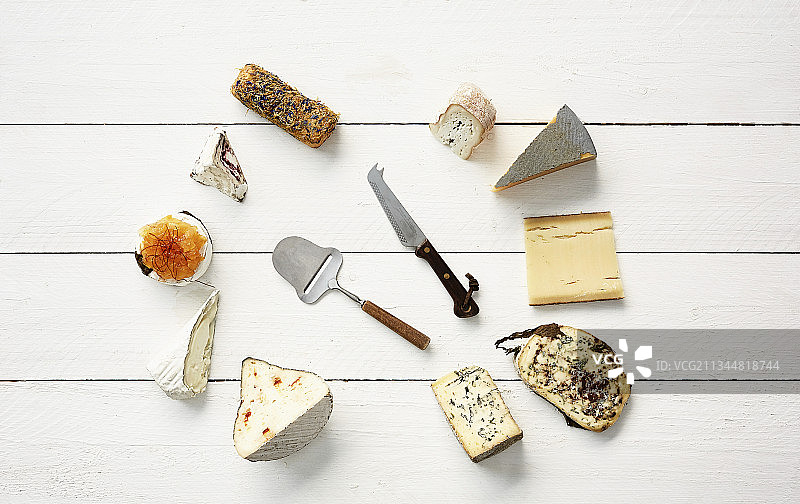 搭配切片机和奶酪刀的各种奶酪图片素材