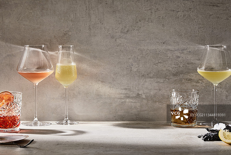 葡萄酒、香槟、威士忌和开胃酒图片素材