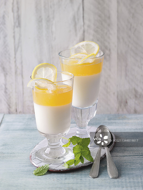 柠檬蜂蜜奶油意式奶冻图片素材