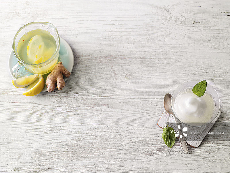 柠檬姜汁糖浆和柠檬姜汁冰沙图片素材