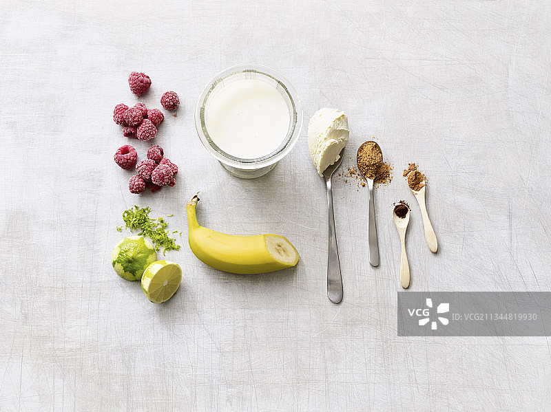 覆盆子香蕉半冷冻酪乳食材图片素材