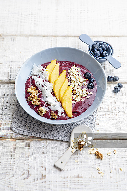 纯素蓝莓芒果冰沙碗图片素材
