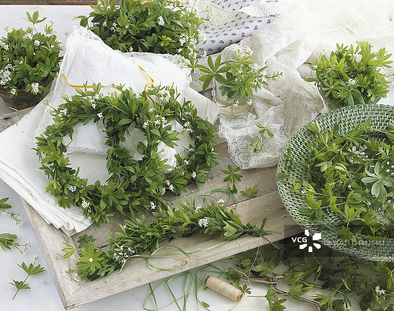 车叶草花环图片素材