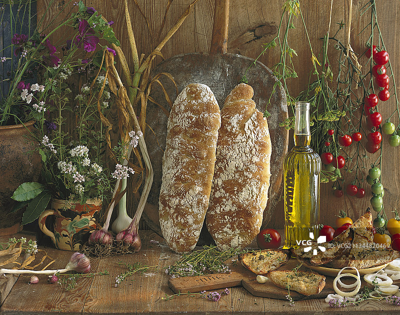 恰巴塔面包及蒜油番茄烤面包配料图片素材