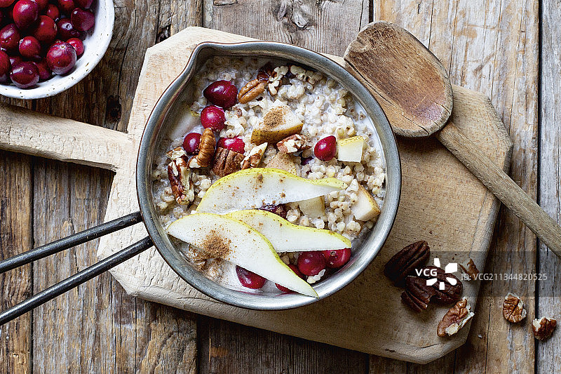 荞麦蔓越莓杏仁奶粥图片素材