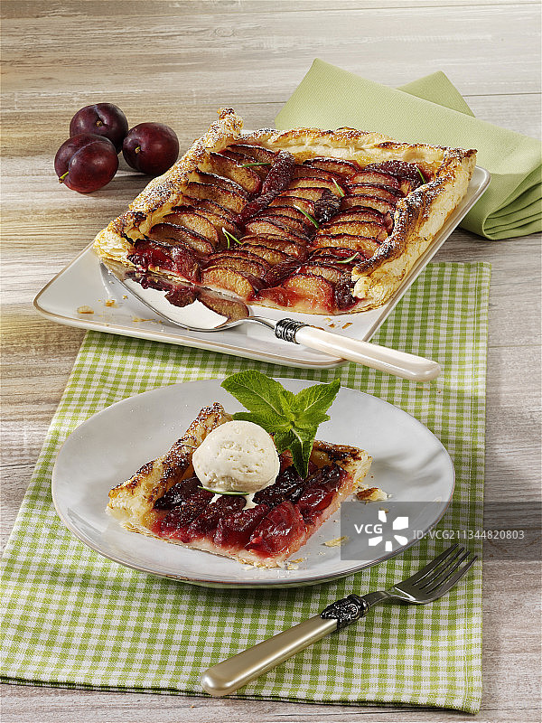 酥皮李子蛋糕图片素材