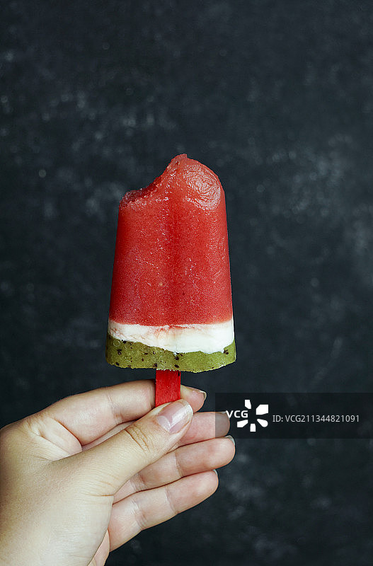 西瓜冰淇淋棒图片素材