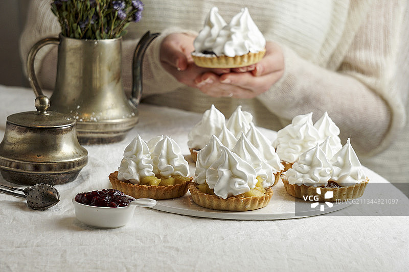 奶油蛋白糖霜挞图片素材