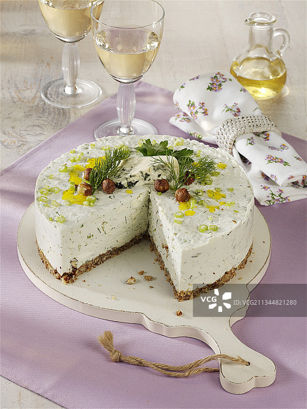 丰盛的奶油奶酪榛子馅饼图片素材