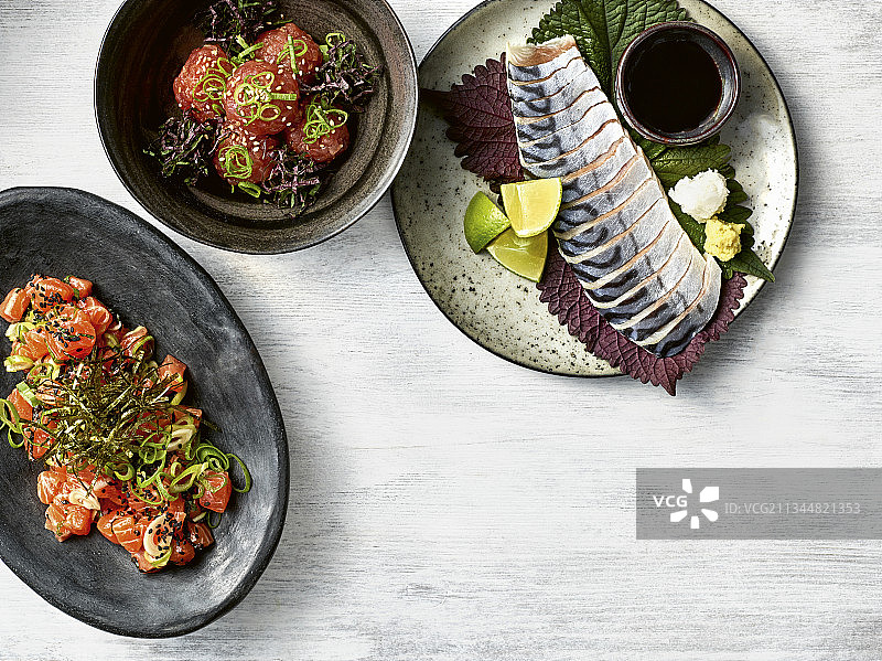 金枪鱼鞑靼、腌制三文鱼和腌制鲭鱼（日本）图片素材