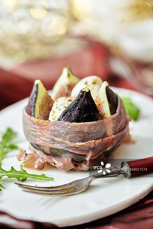 帕尔马火腿裹马苏里拉烤无花果（圣诞节）图片素材