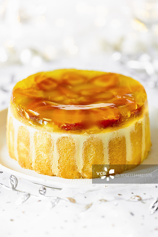 巴伐利亚奶油草莓夏洛特蛋糕（圣诞节）图片素材