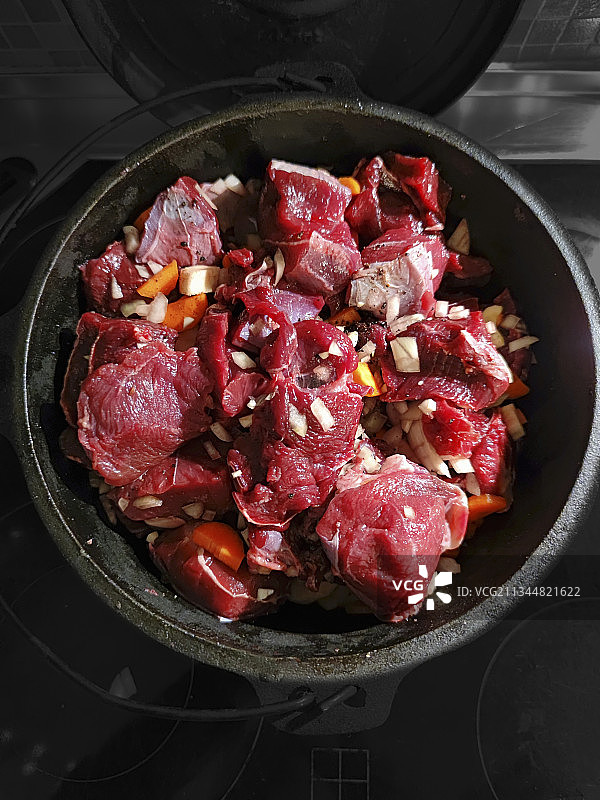 腌制生鹿肉古拉希图片素材