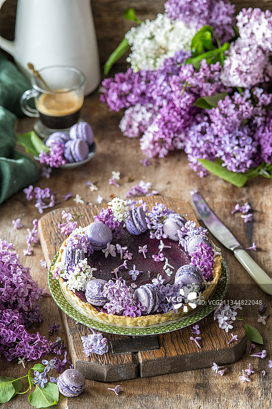 蓝莓凝乳饼配马卡龙图片素材