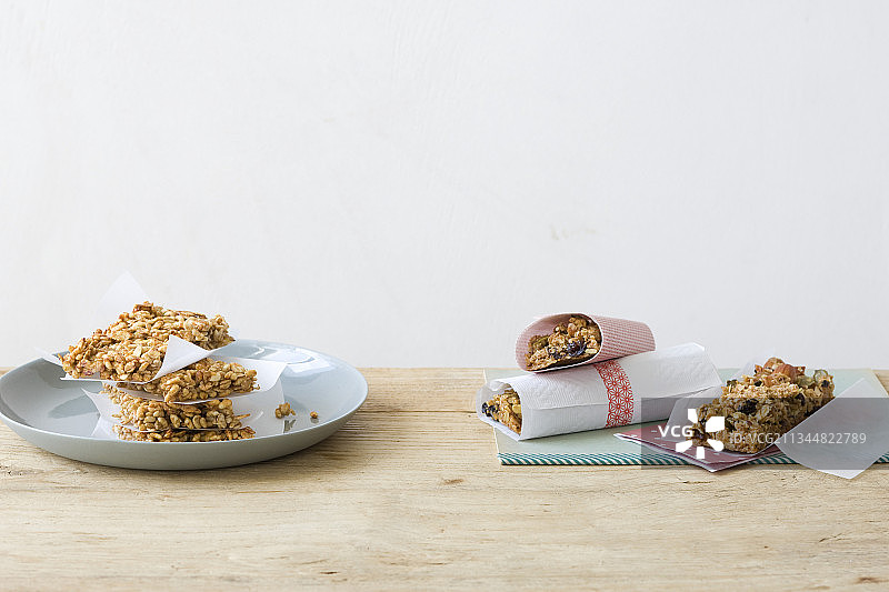 低脂无麸质混合麦片棒和能量麦片棒图片素材