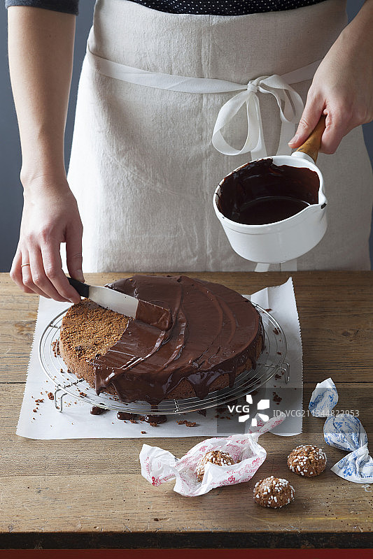 巧克力杏仁蛋糕图片素材
