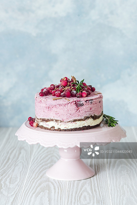 蔓越莓巧克力冰淇淋蛋糕图片素材