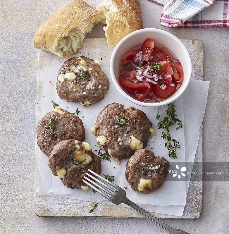 卡门贝尔奶酪牛肉汉堡图片素材