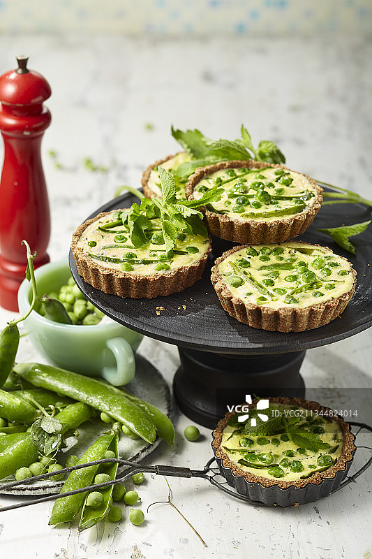 无麸质豌豆挞配新鲜山羊奶酪图片素材