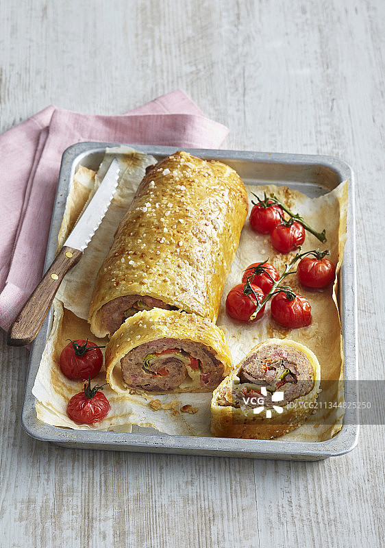 千层酥皮肉卷图片素材