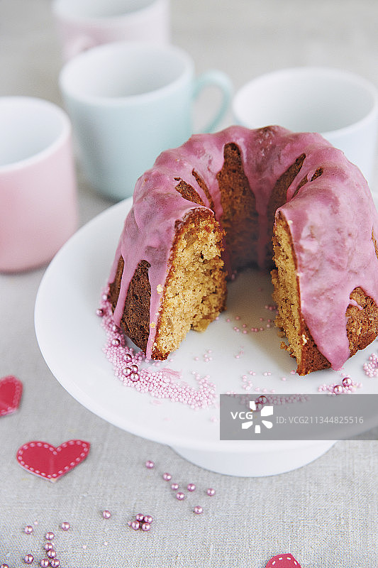 粉色糖霜迷你姜味邦特蛋糕图片素材