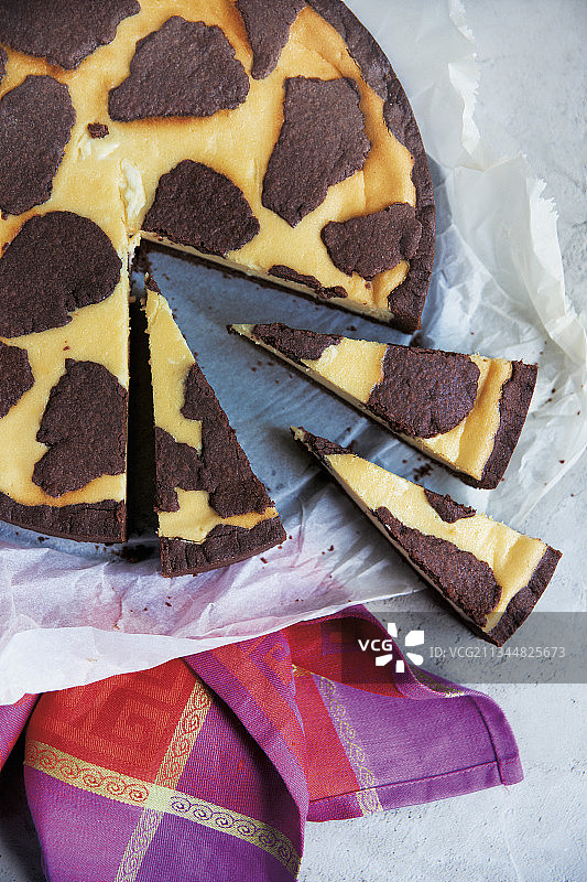 巧克力皮俄罗斯芝士蛋糕图片素材