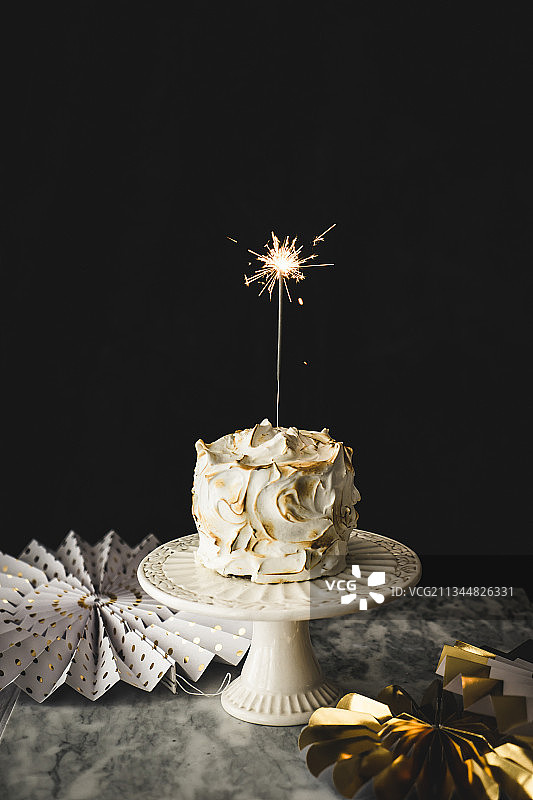 节日蛋白酥皮蛋糕图片素材