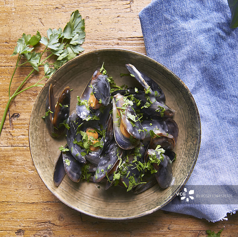 白葡萄酒汁煮贻贝图片素材