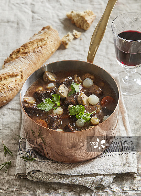 勃艮第红酒炖牛肉图片素材