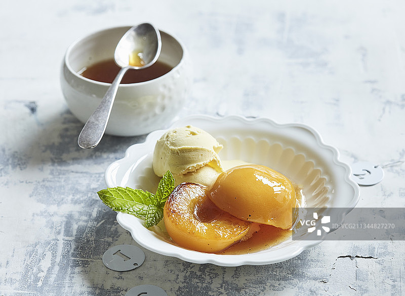 热桃子配香草冰淇淋图片素材