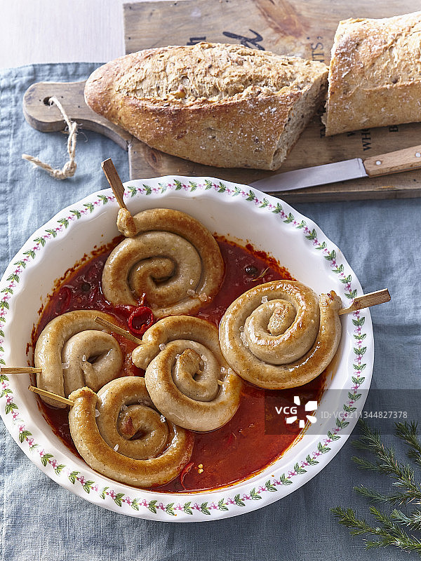 辣椒酱烤香肠卷图片素材