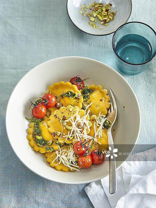 烤番茄山羊奶酪向日葵意面图片素材